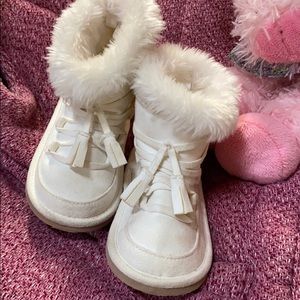 Girls sz 6 Craxy 8 White moccasin